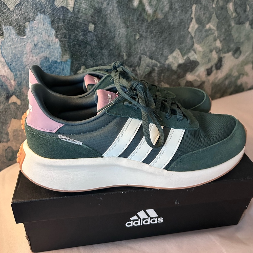 Adidas Women's ‘Retrorun’ Green and Pink Sneakers